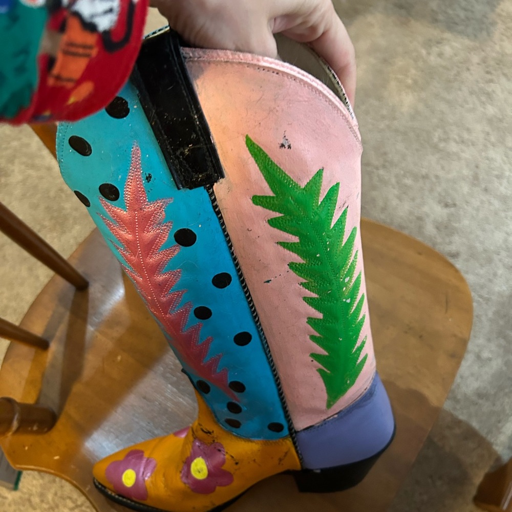 One of a kind hand painted boots - Picture 5 of 6
